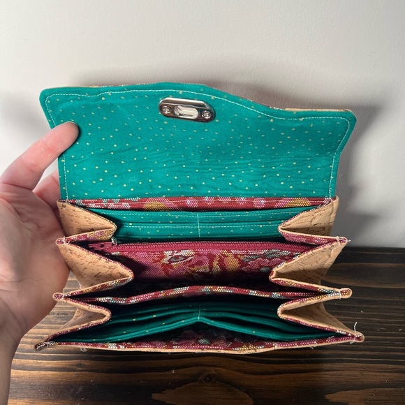 Handmade Cork Wallet with Tiger Fabric - Picture 3 of 4